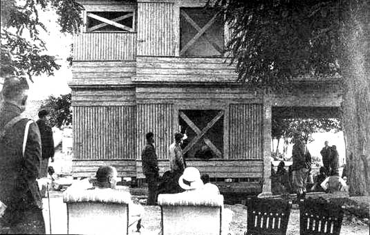 Ağaç Kesilmesin Diye Yürüyen Ev - Yalova | ATATÜRK ARŞİVİMİZ